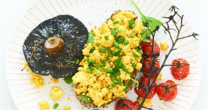 Vegan tofu scrambled eggs